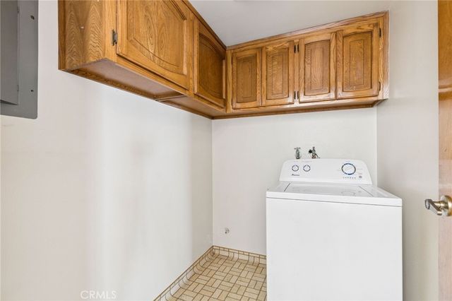 2431 Claremont, Los Angeles, CA 90027