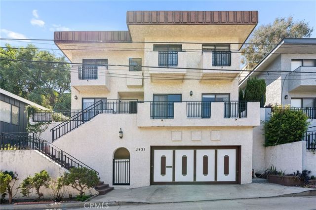 2431 Claremont, Los Angeles, CA 90027