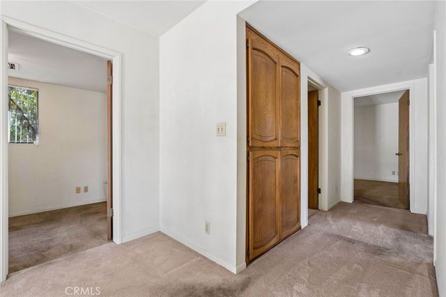 2431 Claremont, Los Angeles, CA 90027