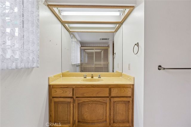 2431 Claremont, Los Angeles, CA 90027