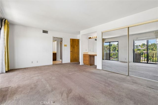 2431 Claremont, Los Angeles, CA 90027
