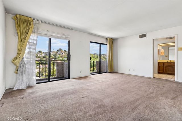 2431 Claremont, Los Angeles, CA 90027