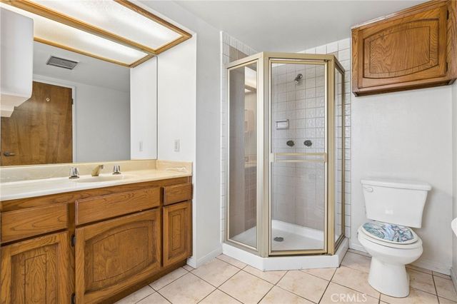 2431 Claremont, Los Angeles, CA 90027