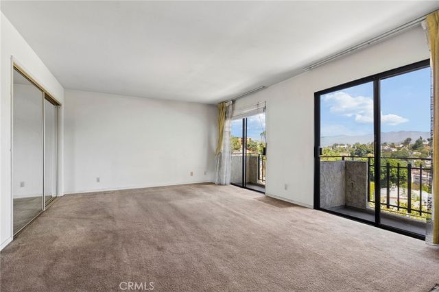 2431 Claremont, Los Angeles, CA 90027
