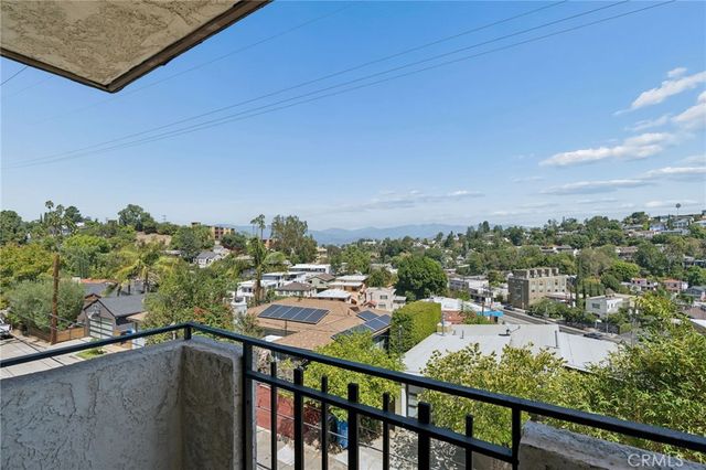 2431 Claremont, Los Angeles, CA 90027