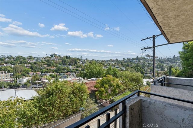 2431 Claremont, Los Angeles, CA 90027