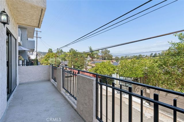 2431 Claremont, Los Angeles, CA 90027