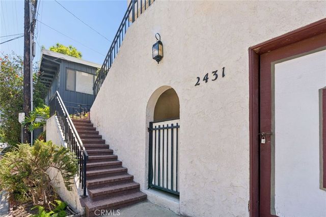 2431 Claremont, Los Angeles, CA 90027