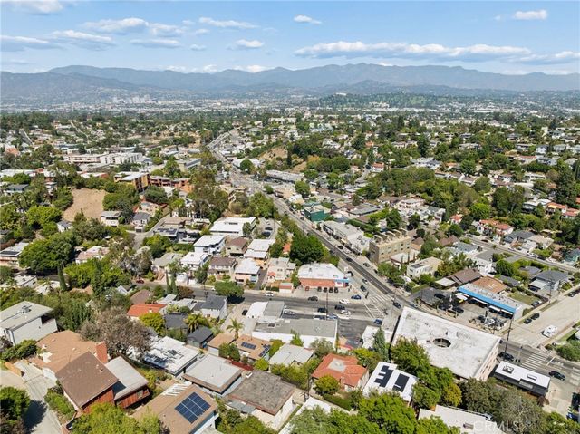 2431 Claremont, Los Angeles, CA 90027