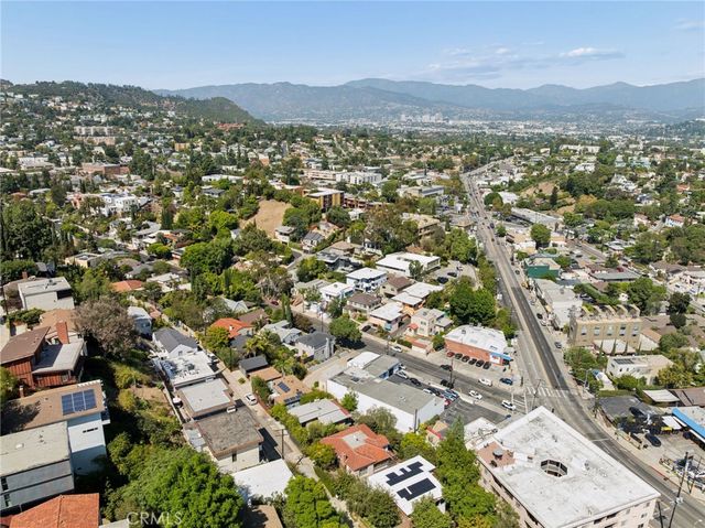 2431 Claremont, Los Angeles, CA 90027