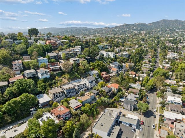 2431 Claremont, Los Angeles, CA 90027