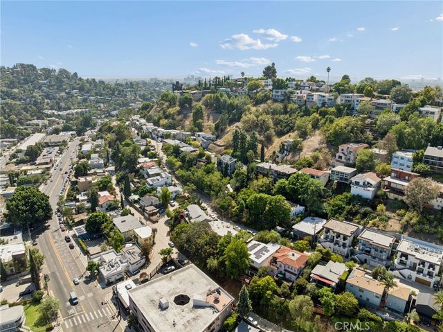 2431 Claremont, Los Angeles, CA 90027