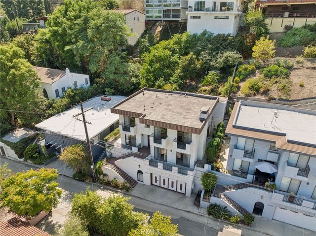 2431 Claremont, Los Angeles, CA 90027