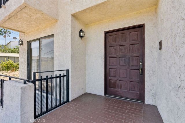 2431 Claremont, Los Angeles, CA 90027