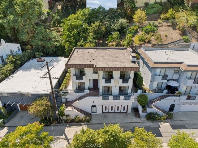2431 Claremont, Los Angeles, CA 90027
