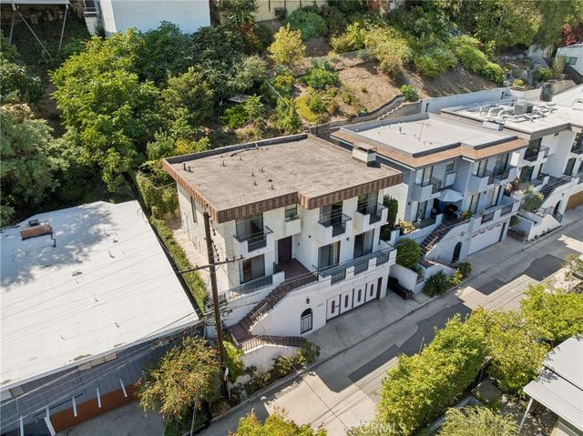 2431 Claremont, Los Angeles, CA 90027