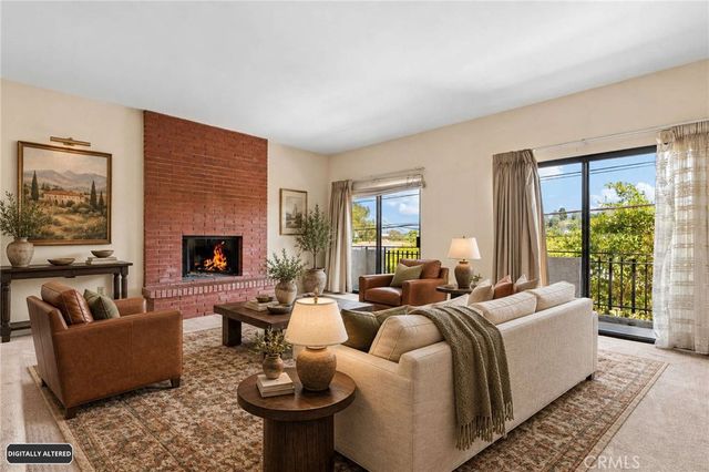 2431 Claremont, Los Angeles, CA 90027