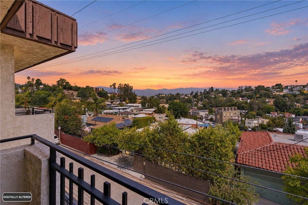2431 Claremont, Los Angeles, CA 90027