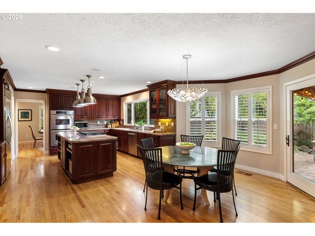 5444 WESTFIELD Ct, Lake Oswego, OR 97035