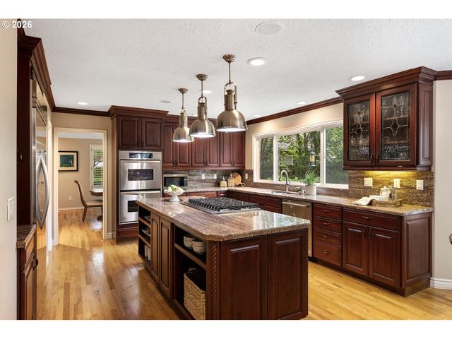 5444 WESTFIELD Ct, Lake Oswego, OR 97035