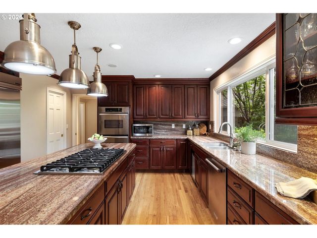 5444 WESTFIELD Ct, Lake Oswego, OR 97035