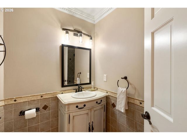5444 WESTFIELD Ct, Lake Oswego, OR 97035