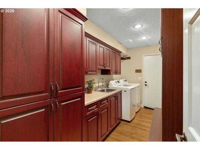 5444 WESTFIELD Ct, Lake Oswego, OR 97035