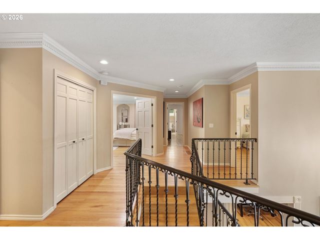 5444 WESTFIELD Ct, Lake Oswego, OR 97035