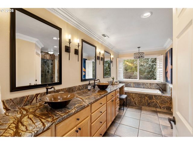 5444 WESTFIELD Ct, Lake Oswego, OR 97035