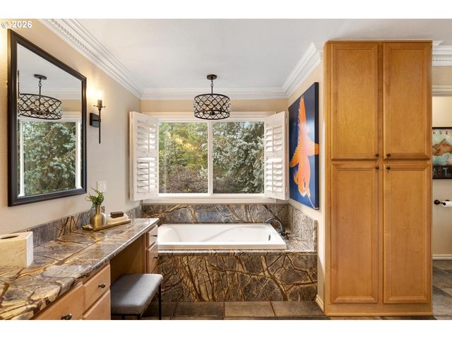 5444 WESTFIELD Ct, Lake Oswego, OR 97035
