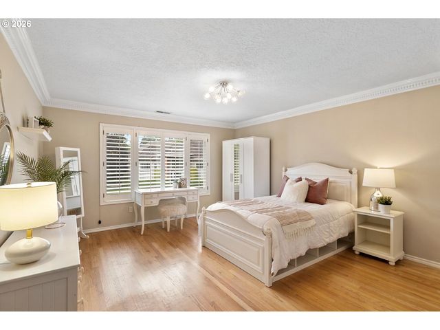 5444 WESTFIELD Ct, Lake Oswego, OR 97035