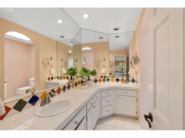 5444 WESTFIELD Ct, Lake Oswego, OR 97035