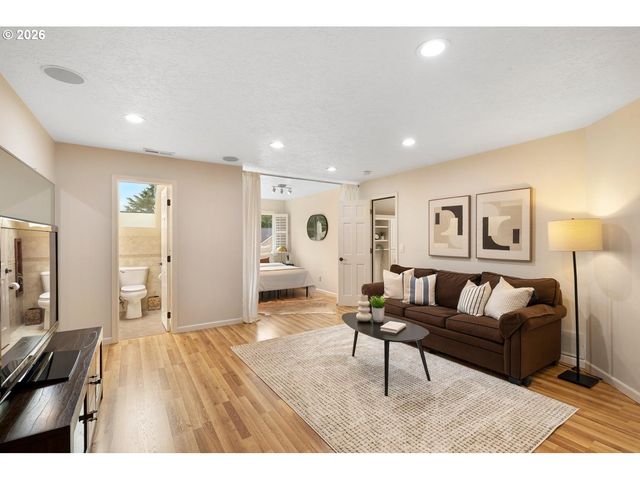 5444 WESTFIELD Ct, Lake Oswego, OR 97035
