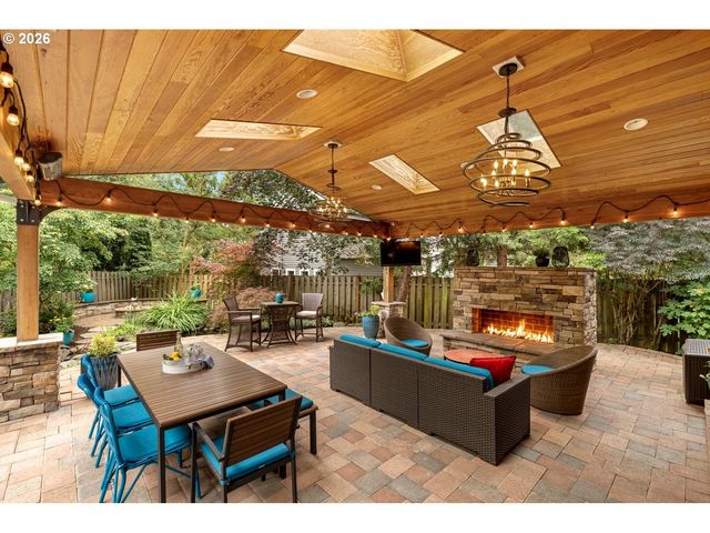 5444 WESTFIELD Ct, Lake Oswego, OR 97035