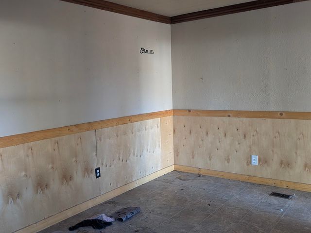 340 6th Street, Taneyville, MO 65759