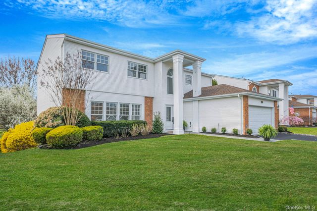 106 Fairway View Drive 106, Commack, NY 11725