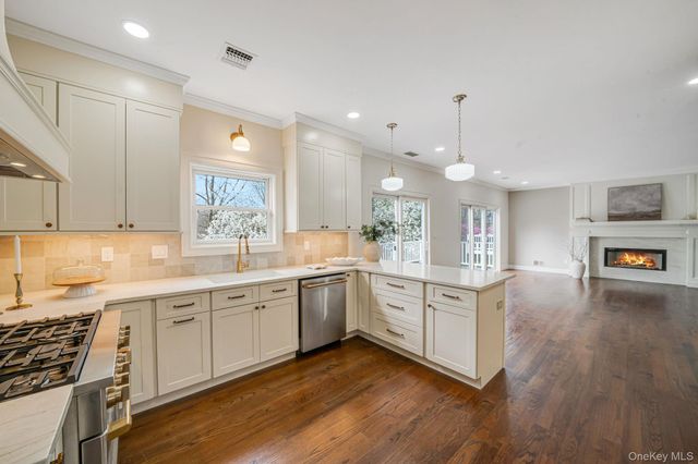 106 Fairway View Drive 106, Commack, NY 11725