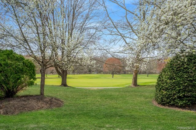 106 Fairway View Drive 106, Commack, NY 11725