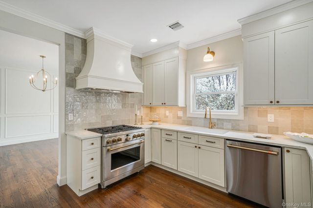 106 Fairway View Drive 106, Commack, NY 11725