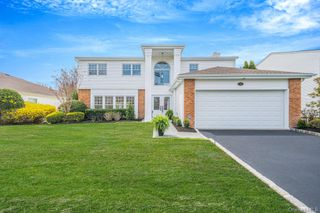 106 Fairway View Drive 106, Commack, NY 11725