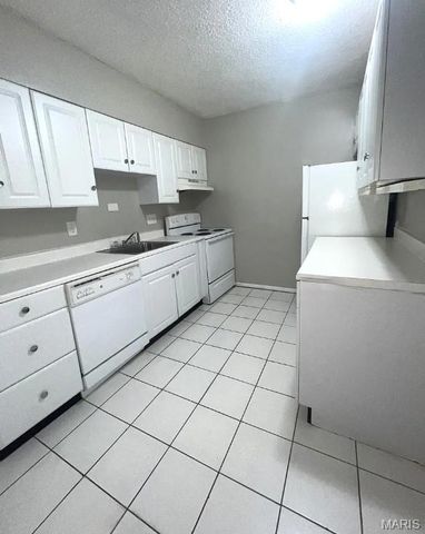 4774 Kings Drive G, St Louis, MO 63116