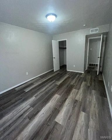 4774 Kings Drive G, St Louis, MO 63116