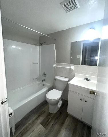 4774 Kings Drive G, St Louis, MO 63116