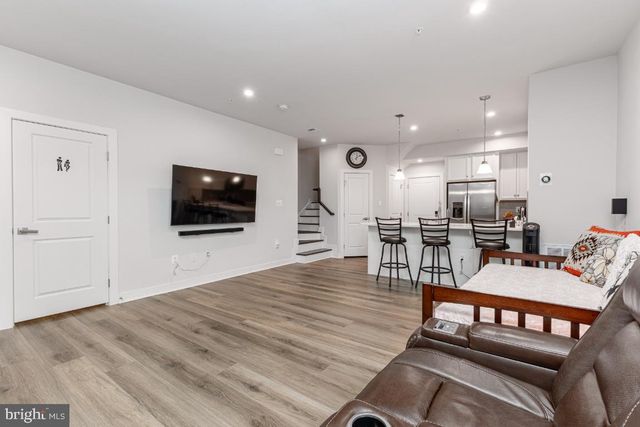 14093 SUNRISE VALLEY DR, Herndon, VA 20171