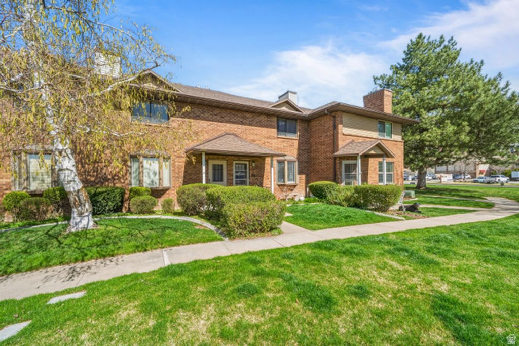 Image 2 of property listing at 5660 S 1425 E #E3, South Ogden, UT 84403