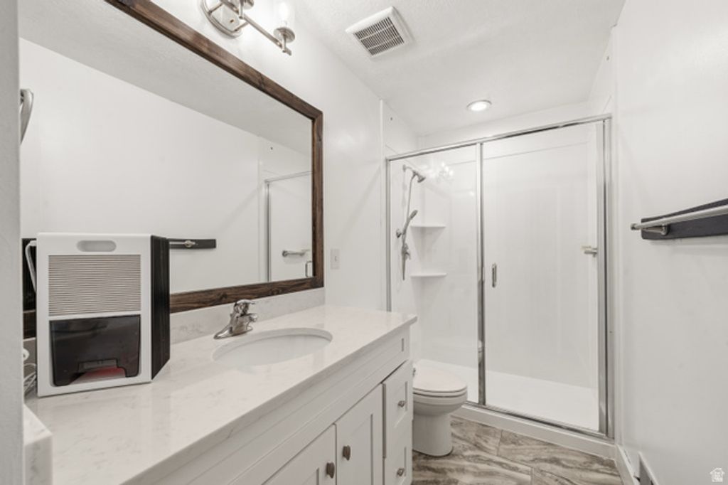 Image 18 of property listing at 5660 S 1425 E #E3, South Ogden, UT 84403
