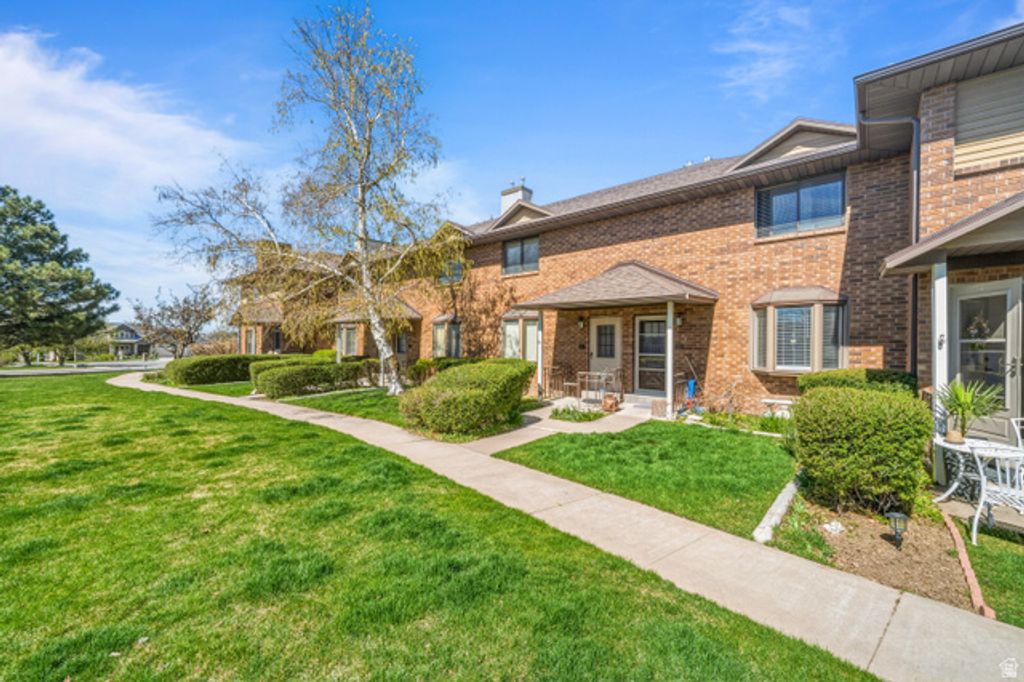Image 3 of property listing at 5660 S 1425 E #E3, South Ogden, UT 84403