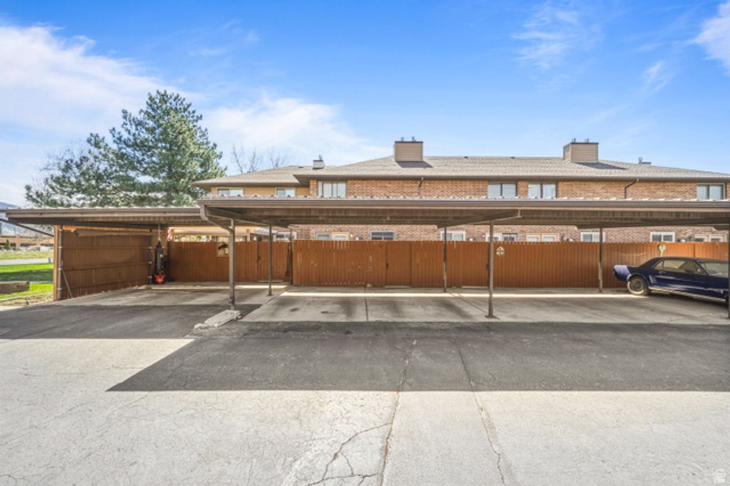 Image 26 of property listing at 5660 S 1425 E #E3, South Ogden, UT 84403
