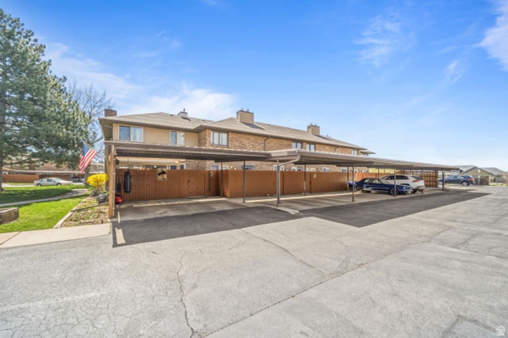 Image 27 of property listing at 5660 S 1425 E #E3, South Ogden, UT 84403