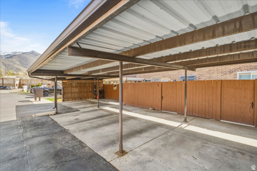 Image 28 of property listing at 5660 S 1425 E #E3, South Ogden, UT 84403